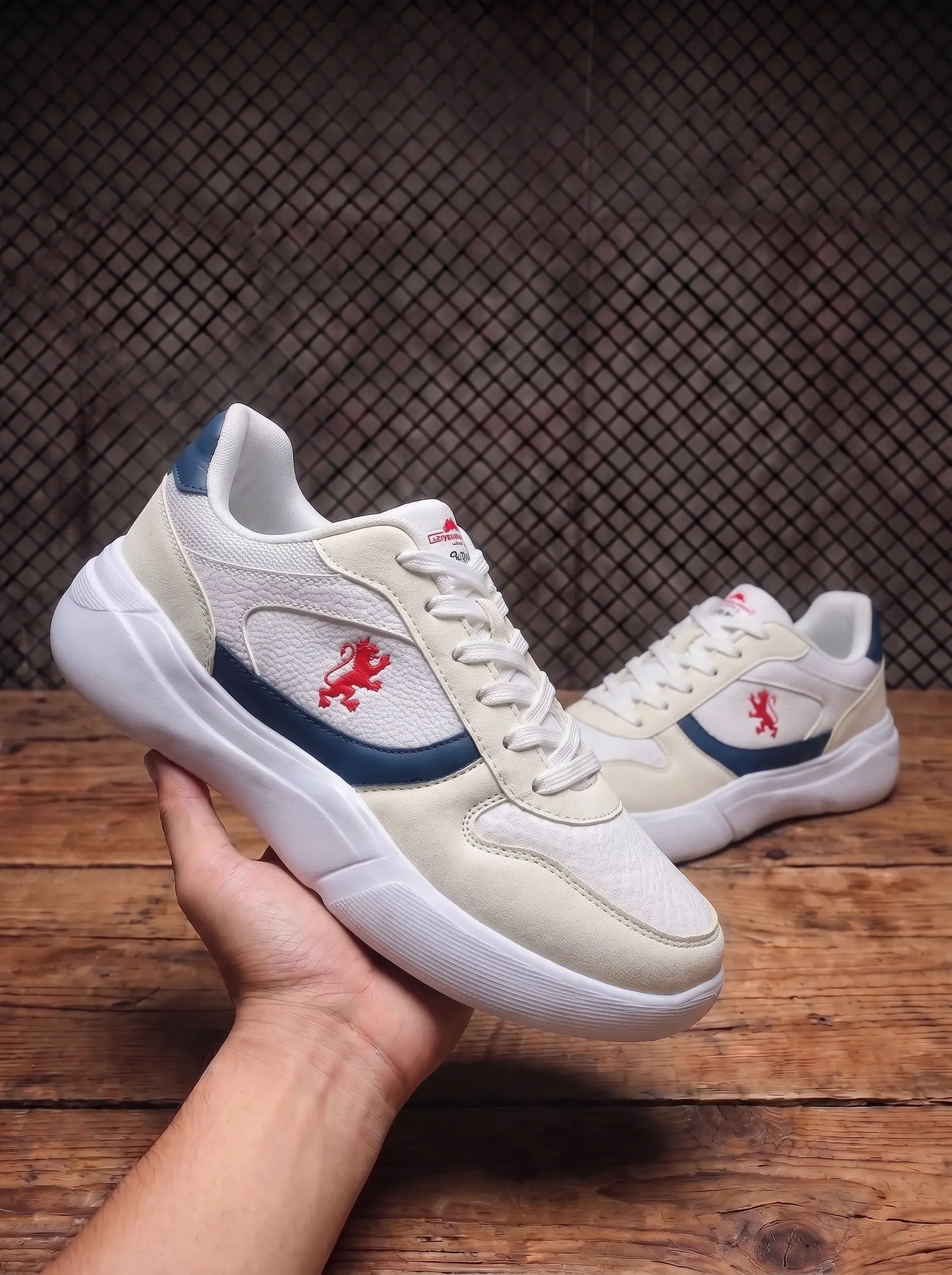 Court Classic Sneaker - Cream